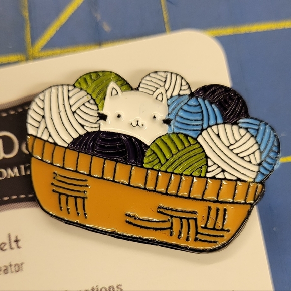 Felt's Fun Finds Jewelry - Kitty Cat in a Basket of Yarn Tack Pin 1.5"